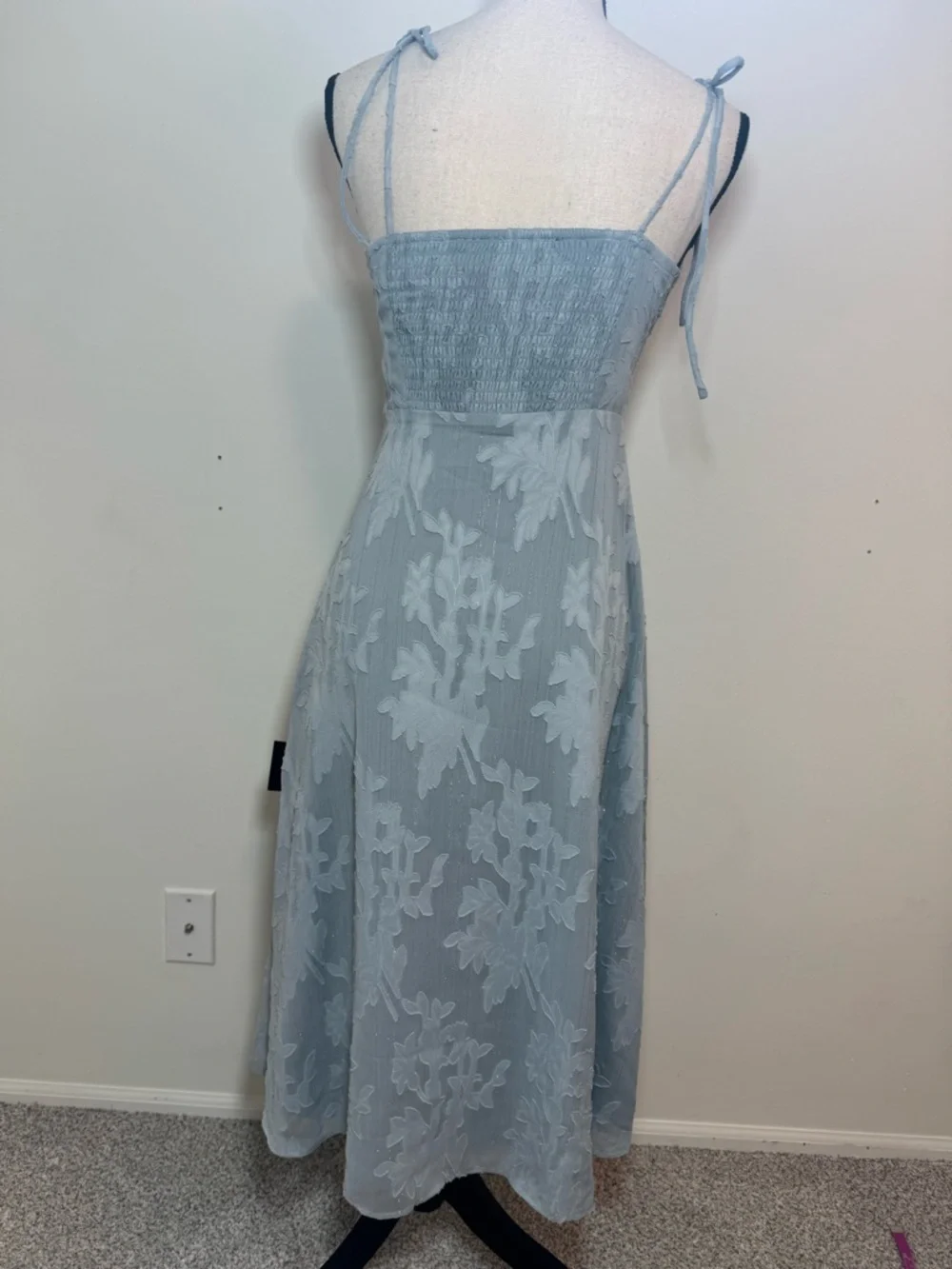 NWT  Lulus Blue Floral Jacquard Sweetheart Midi Dress XS Slit Tie Strap Smocked - Picture 5 of 15